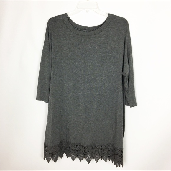 Emerald Tops - Emerald | Gray Lace Hem 3/4 Sleeve Tee NWOT.